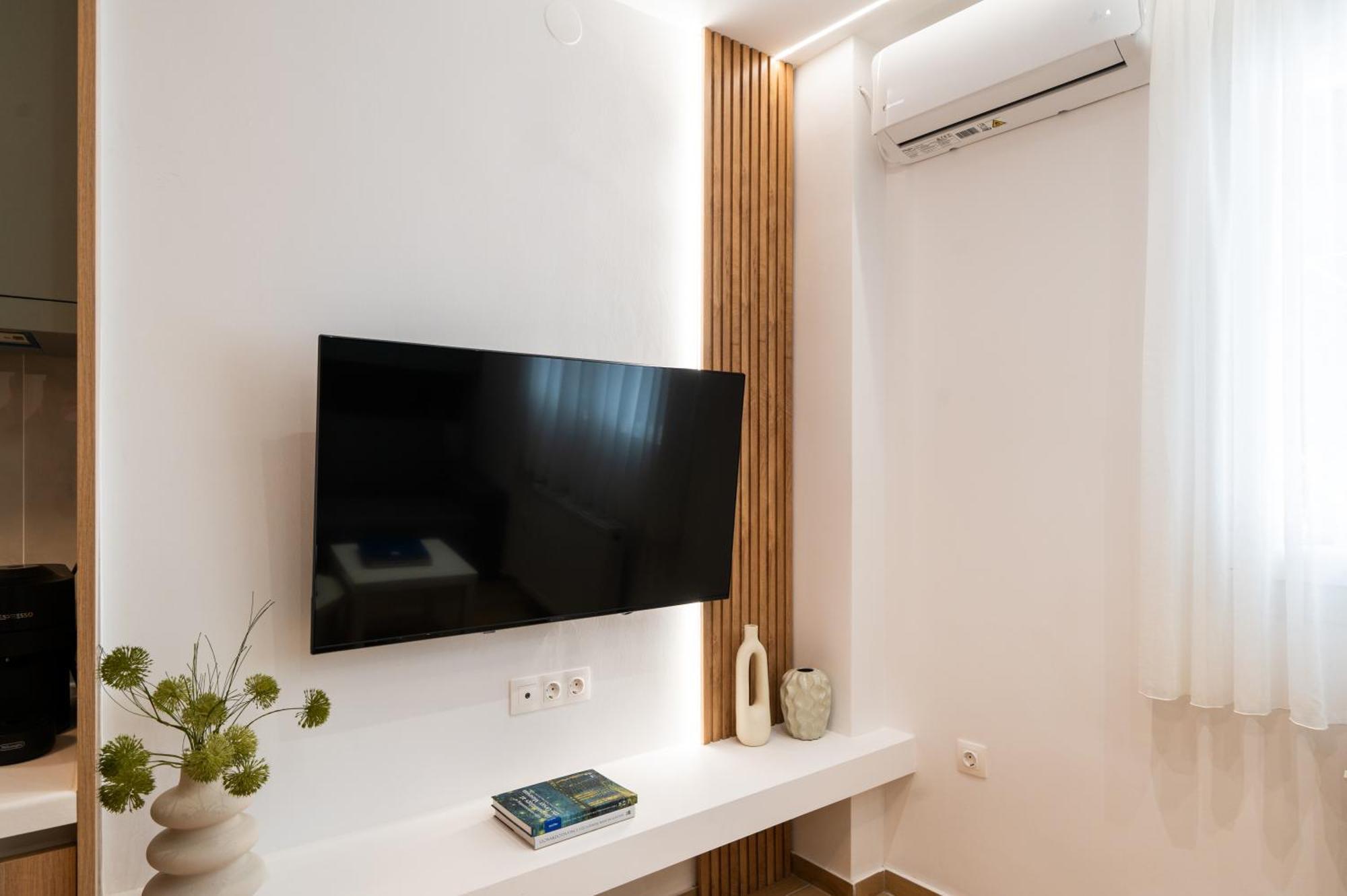 Honey Oak & Cream Patio By Nest Appartement Thessaloniki Buitenkant foto