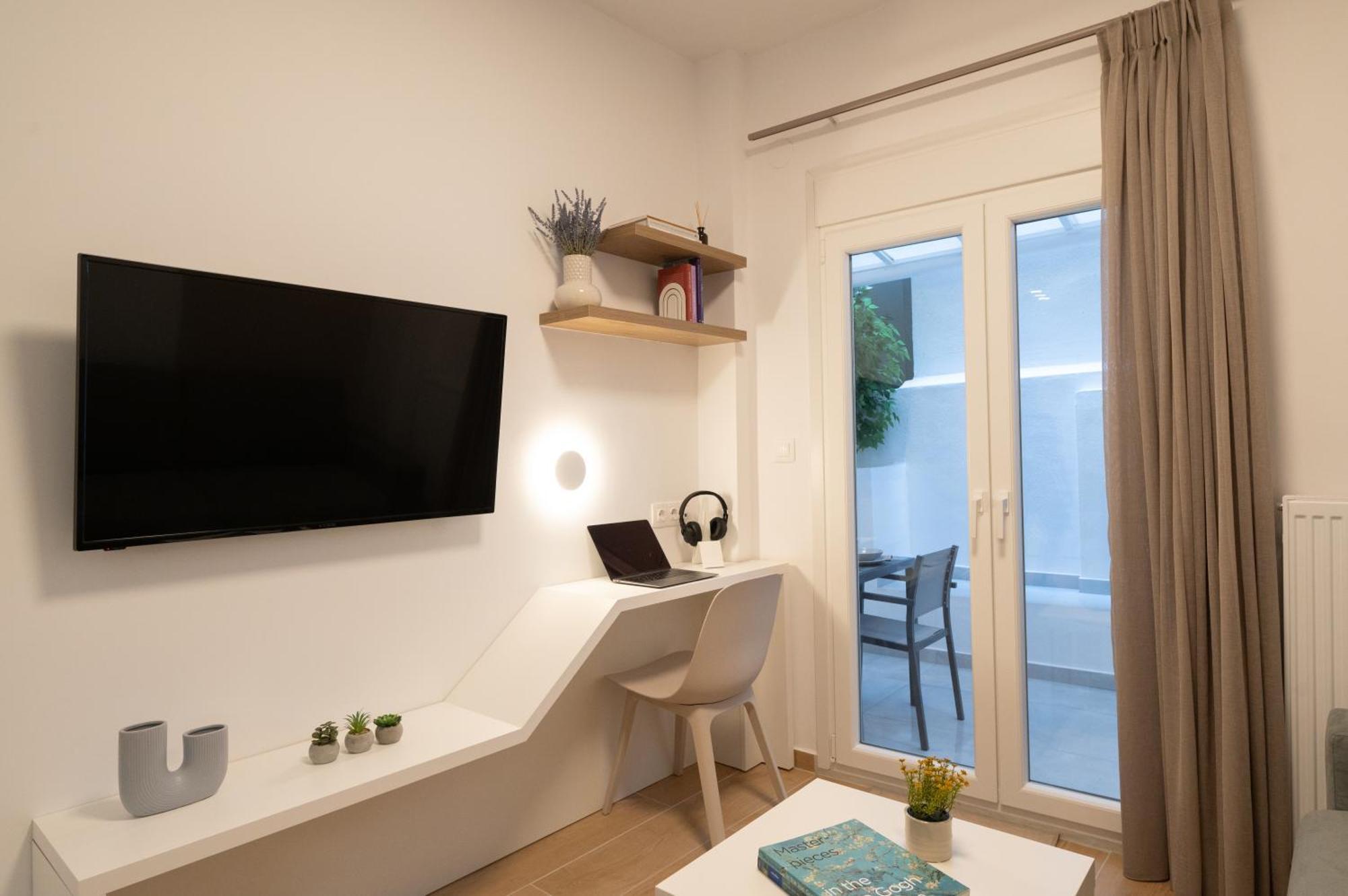 Honey Oak & Cream Patio By Nest Appartement Thessaloniki Buitenkant foto